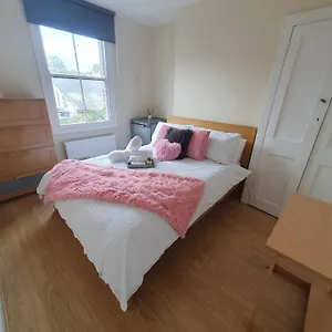  Guest house Comfy Bedroom D United Kingdom